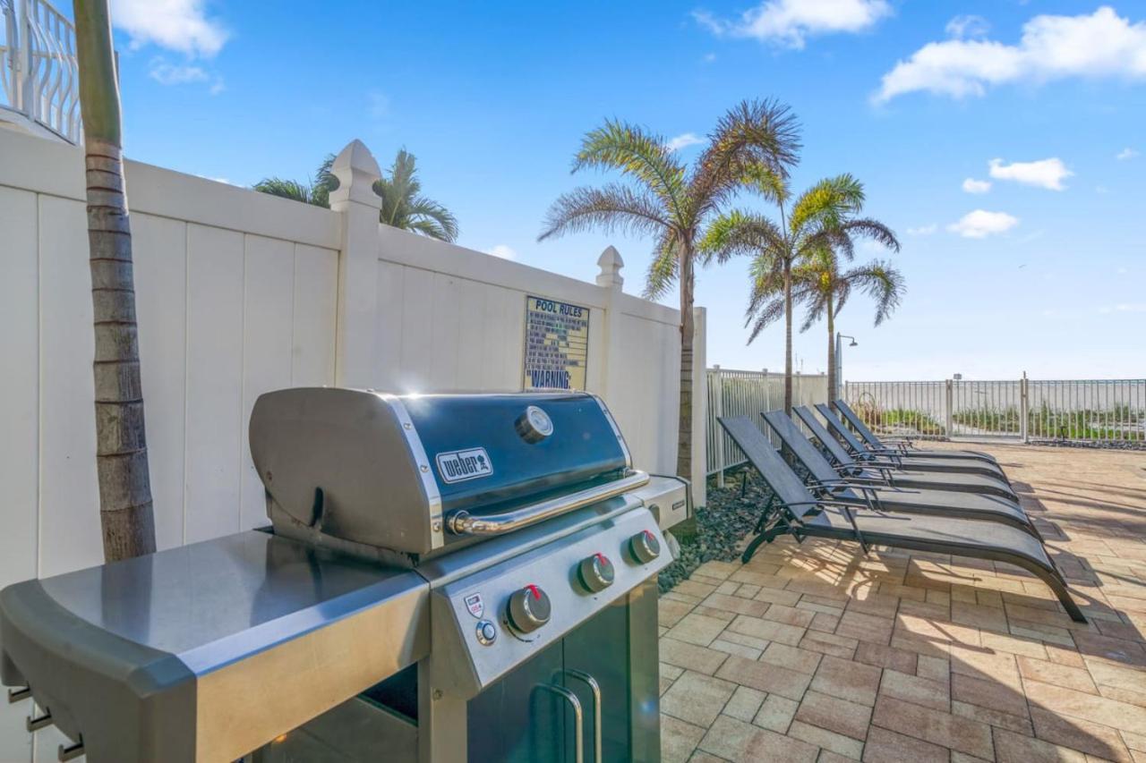Four Shores Unit 3 Gulf Condo Direct Gulf With Pool And Spa Clearwater Beach Exteriör bild