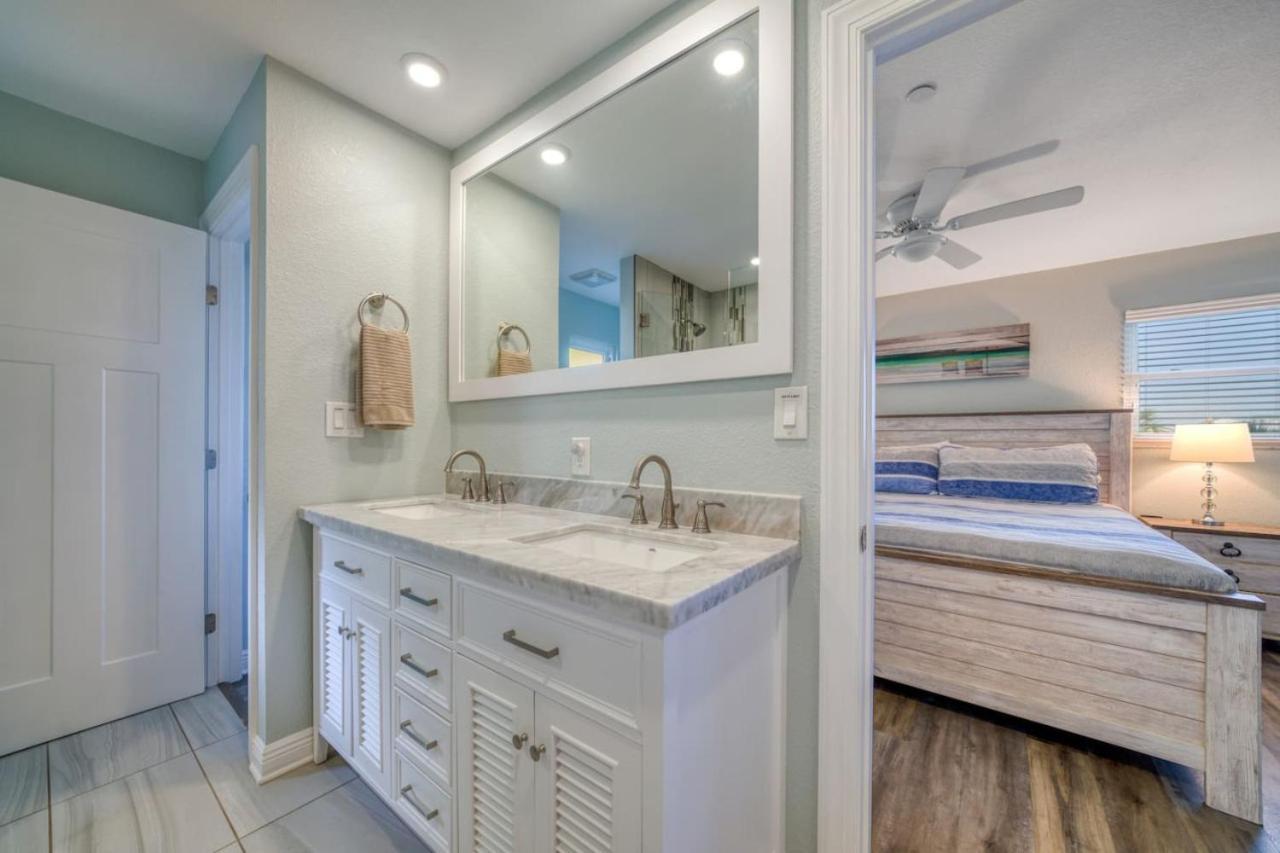 Four Shores Unit 3 Gulf Condo Direct Gulf With Pool And Spa Clearwater Beach Exteriör bild